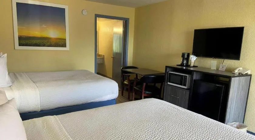 Bed in Days Inn by Wyndham Okmulgee