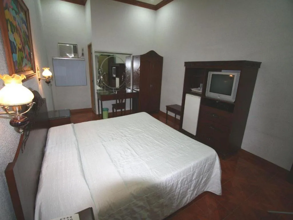 Bed in Pearlmont Hotel