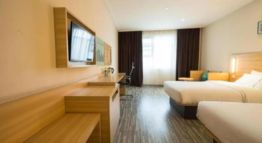 Bed in City Comfort Inn Wuhan High Speed Railway Station