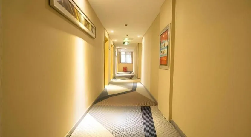 Bed in City Comfort Inn Wuhan High Speed Railway Station