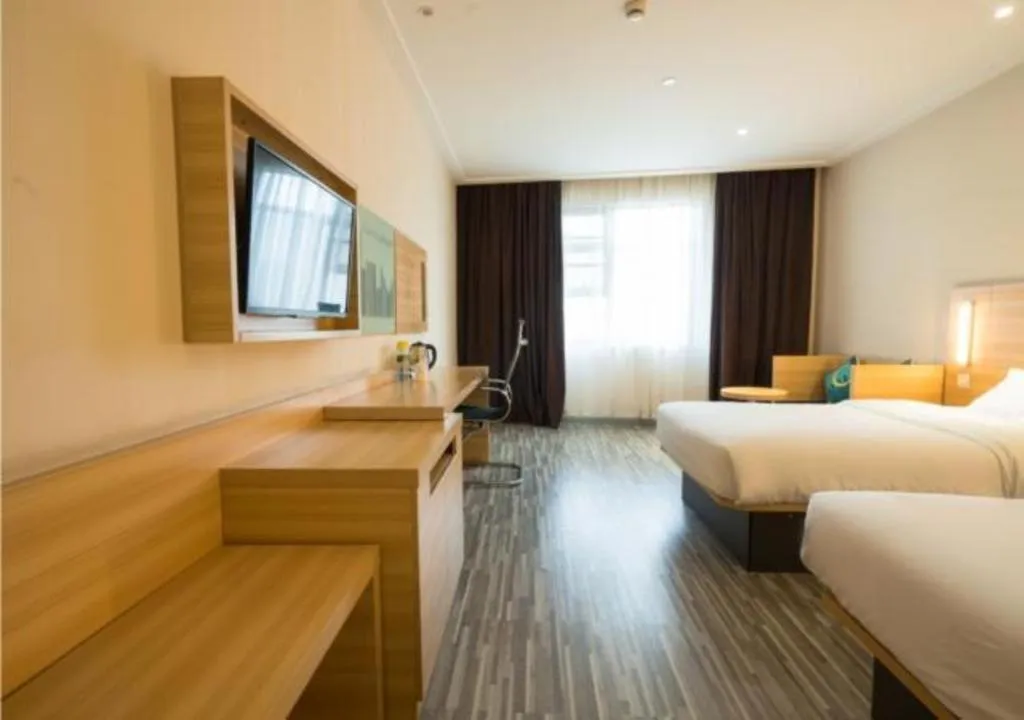 Bed in City Comfort Inn Wuhan High Speed Railway Station