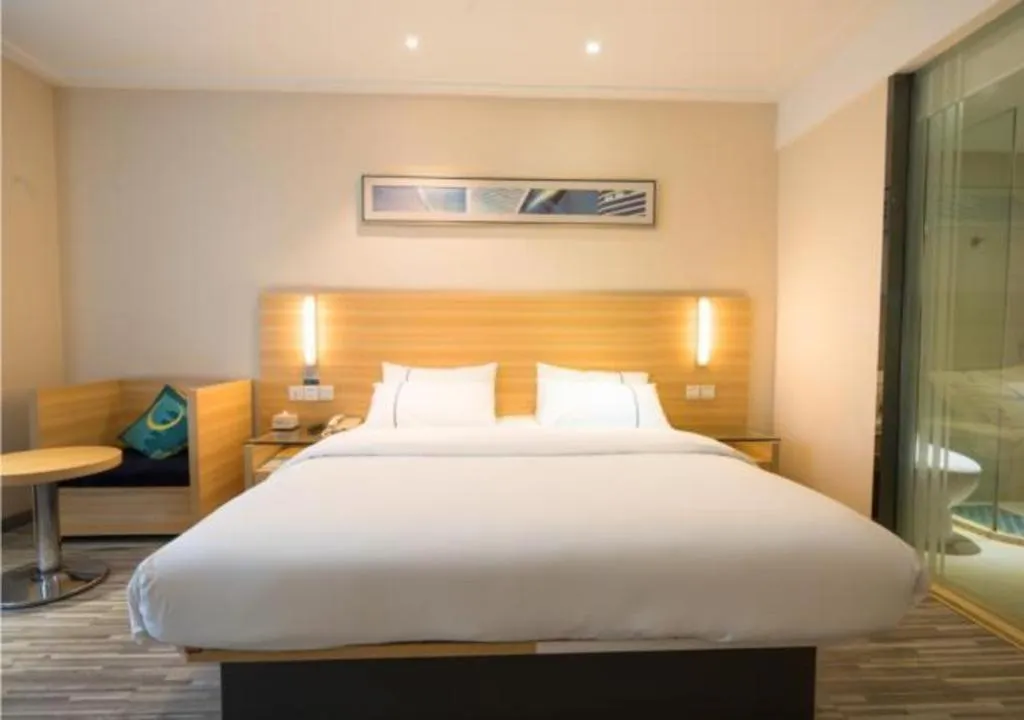 Bed in City Comfort Inn Wuhan High Speed Railway Station