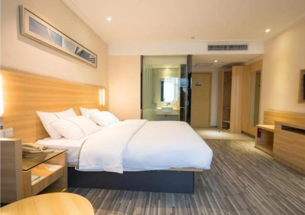 Bed in City Comfort Inn Wuhan High Speed Railway Station