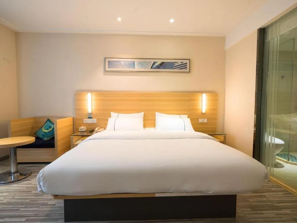 Bed in City Comfort Inn Wuhan High Speed Railway Station