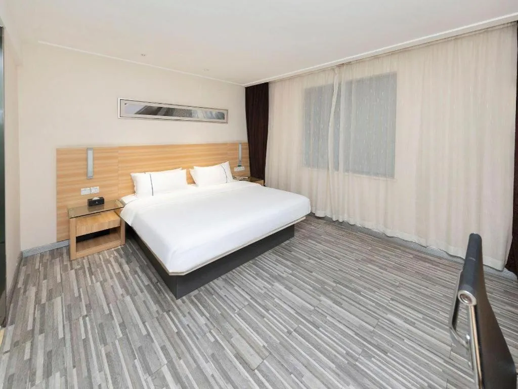 Bed in City Comfort Inn Wuhan High Speed Railway Station