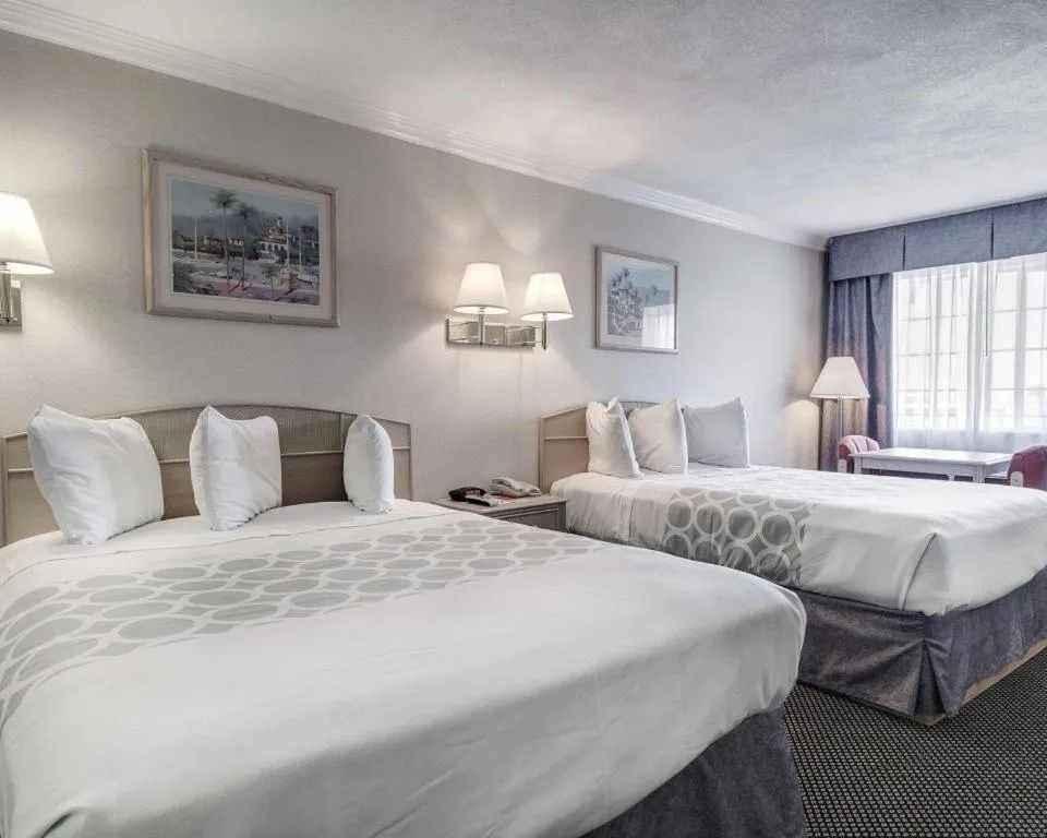 Bed in Econo Lodge Van Horn