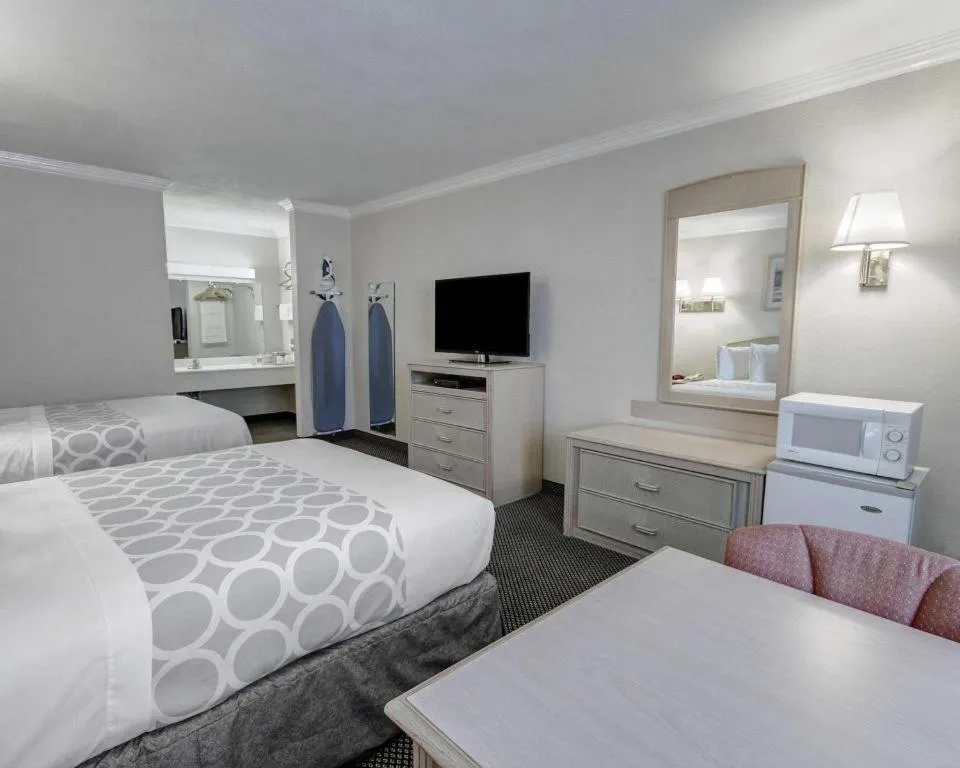 Bed in Econo Lodge Van Horn