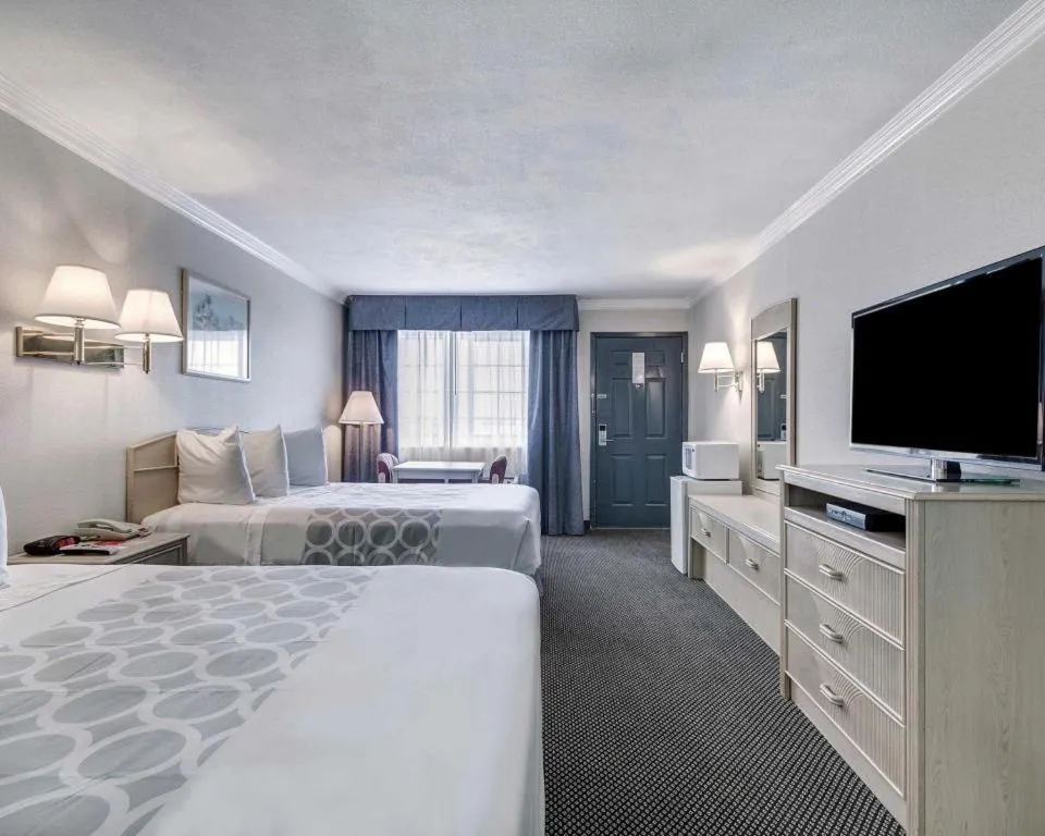 Bed in Econo Lodge Van Horn