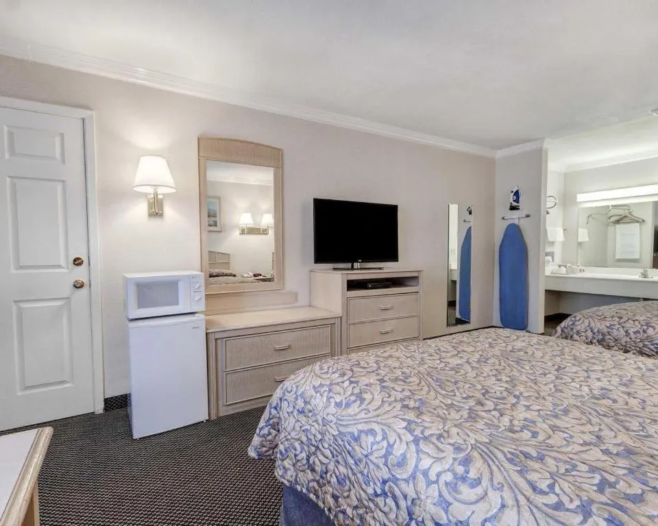 Bed in Econo Lodge Van Horn