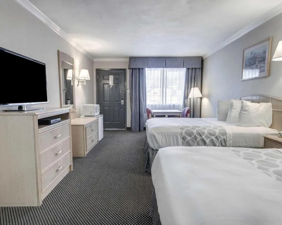 Bed in Econo Lodge Van Horn