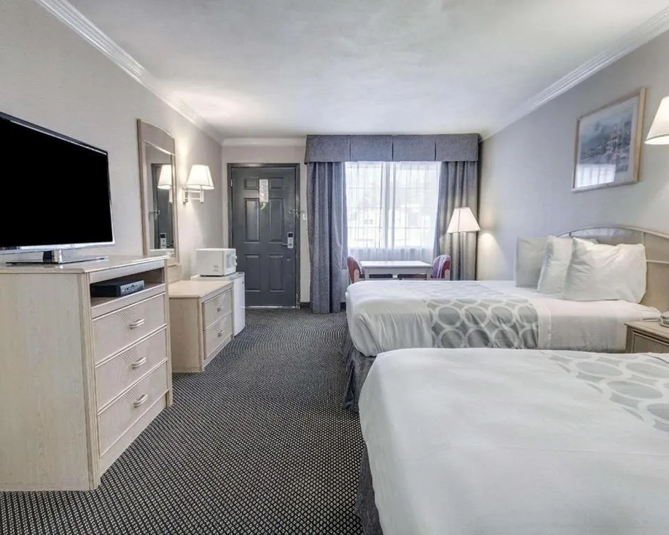 Bed in Econo Lodge Van Horn