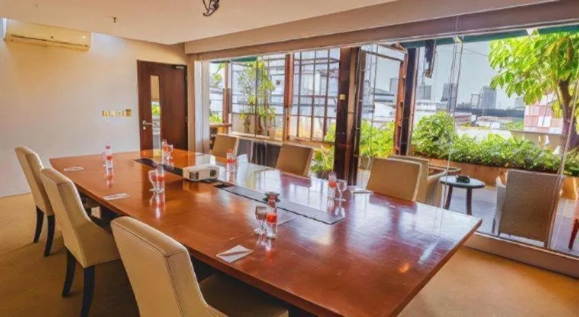 Hotel Urban Falatehan Blok M