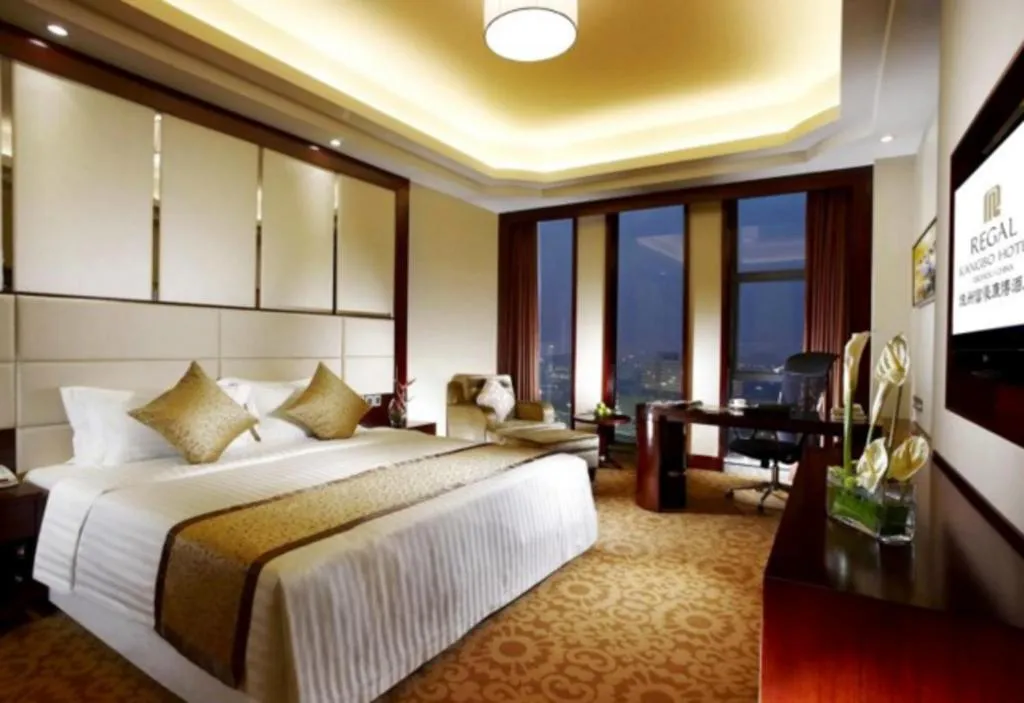 Bed in Dezhou Regal Kangbo Hotel