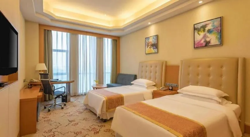 Bed in Dezhou Regal Kangbo Hotel