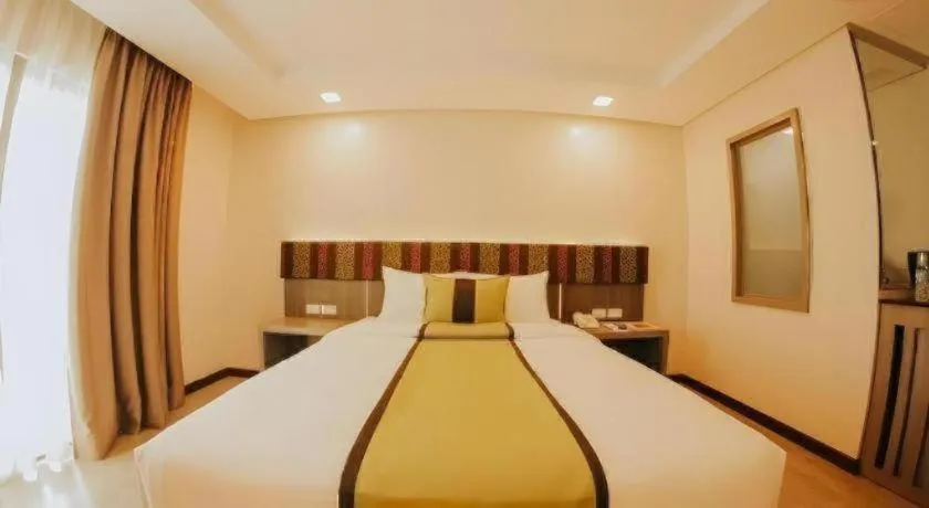 Bed in Grand Xing Imperial Hotel