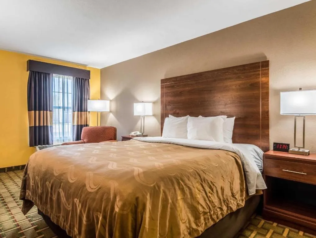Bed in Quality Inn