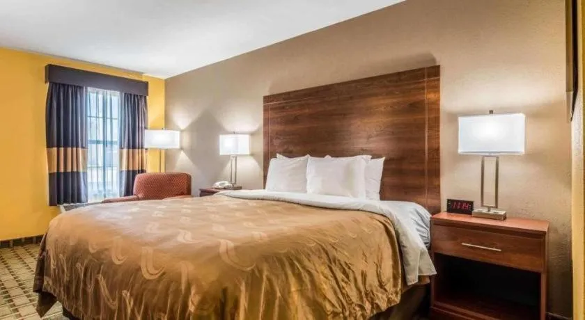 Bed in Quality Inn