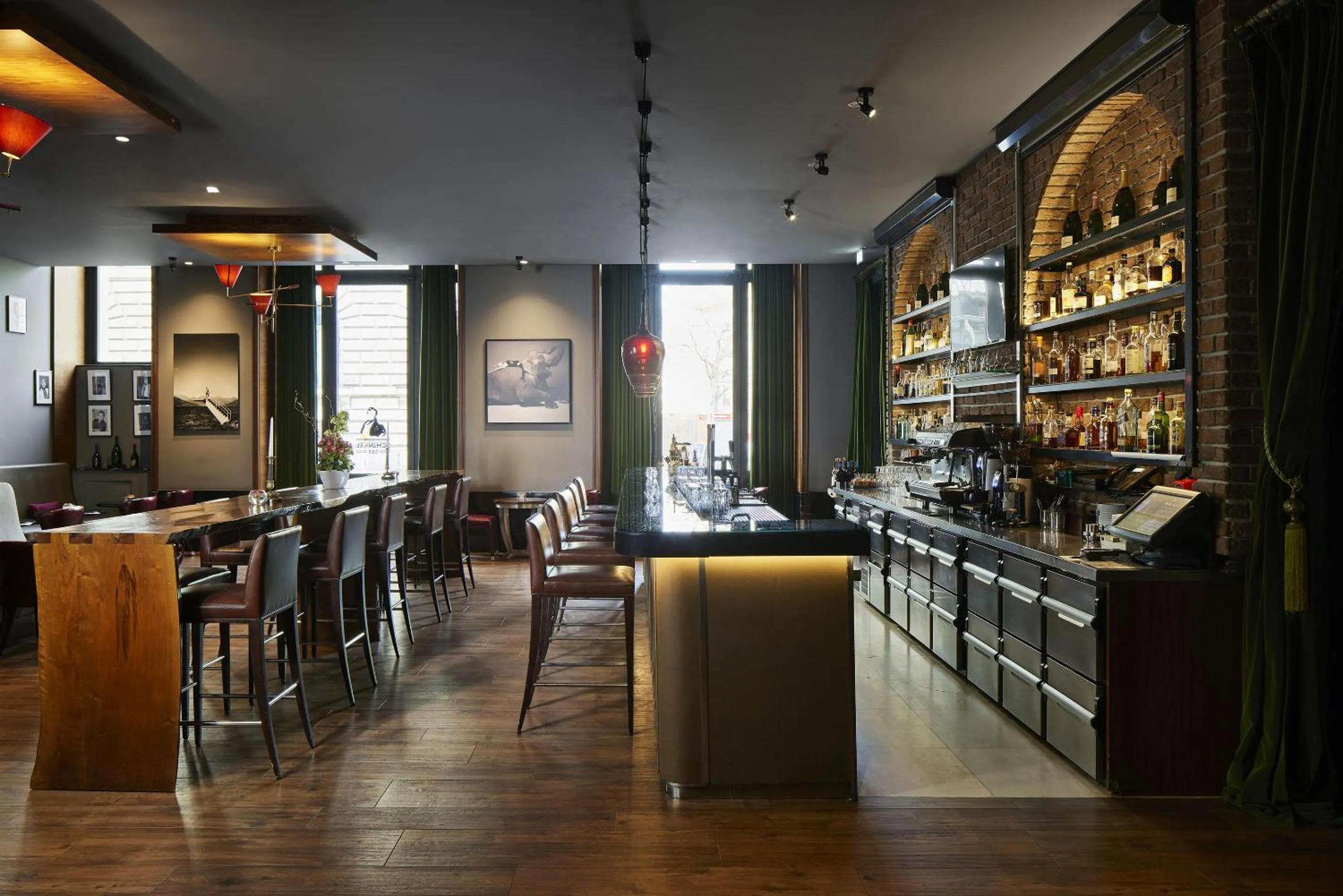 Lounge or bar in TITANIC Gendarmenmarkt Berlin