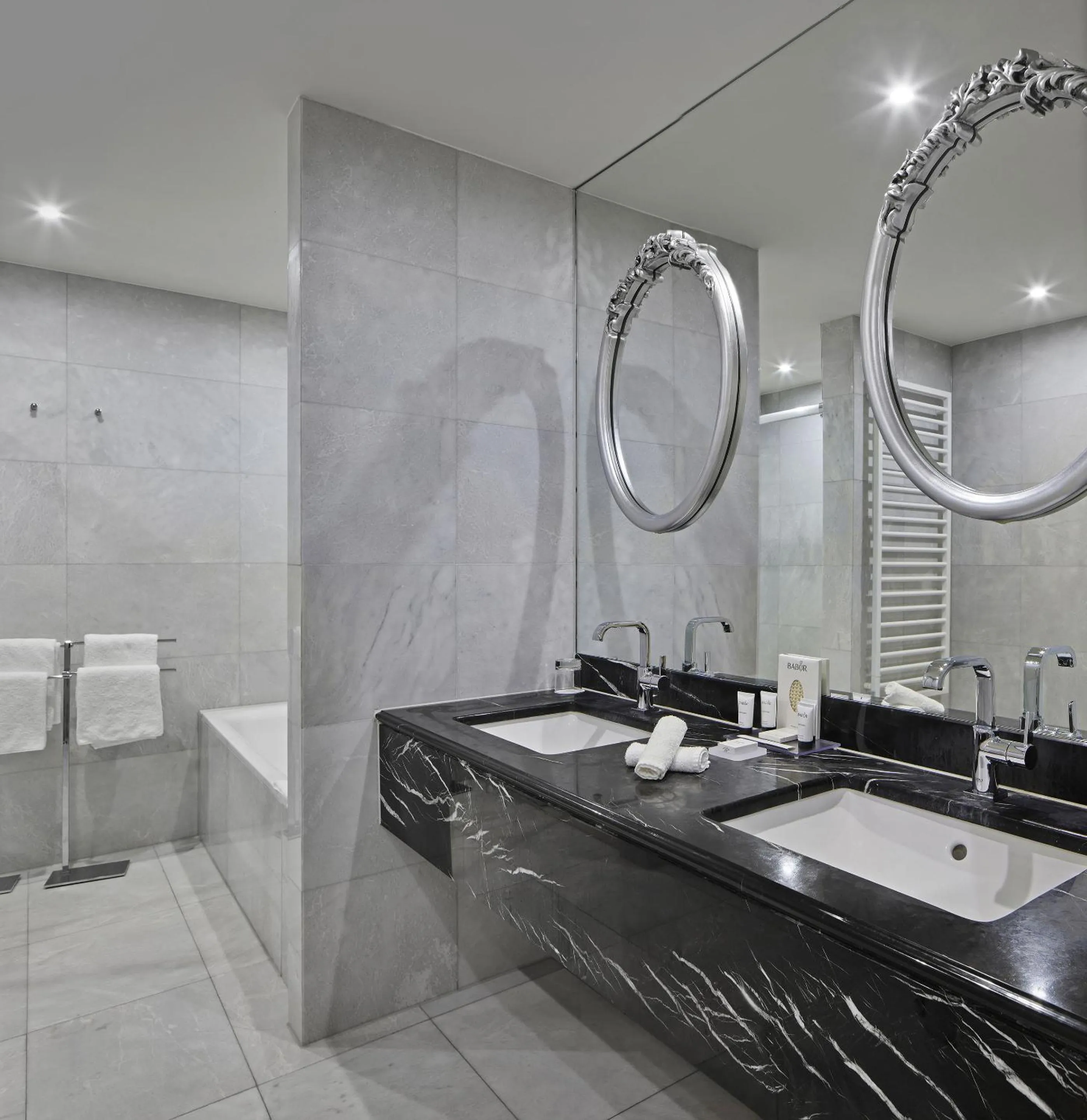 Bathroom in TITANIC Gendarmenmarkt Berlin