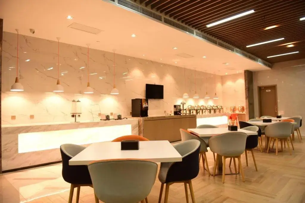 Holiday Inn Express Lhasa Potala Square By IHG Holiday Inn Express Lhasa Potala Square By IHG