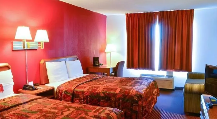 Bed in Econo Lodge Willowbrook