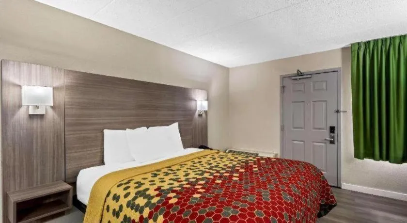Bed in Econo Lodge Willowbrook