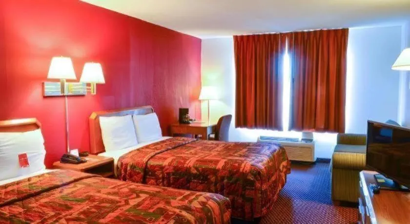 Bed in Econo Lodge Willowbrook