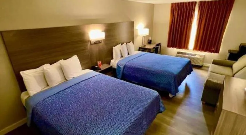 Bed in Econo Lodge Willowbrook