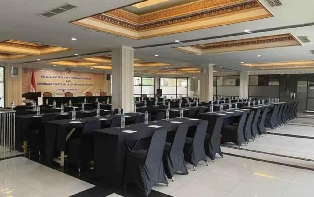 Yusro Hotel Restaurant & Convention