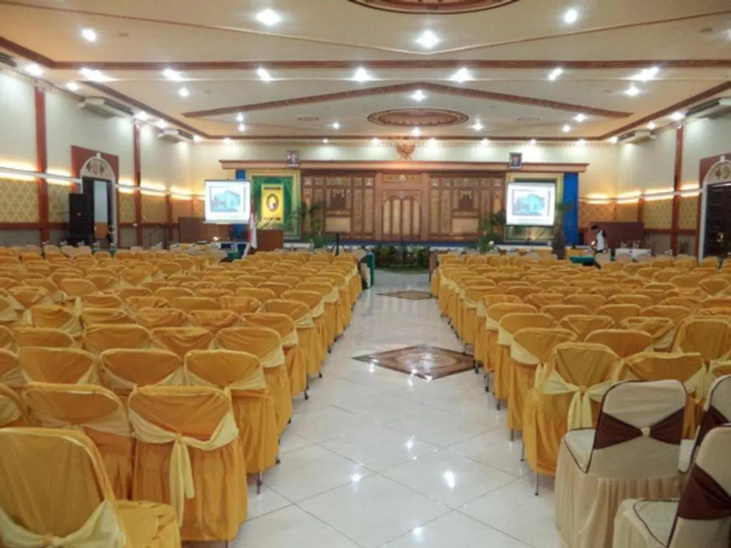 Yusro Hotel Restaurant & Convention