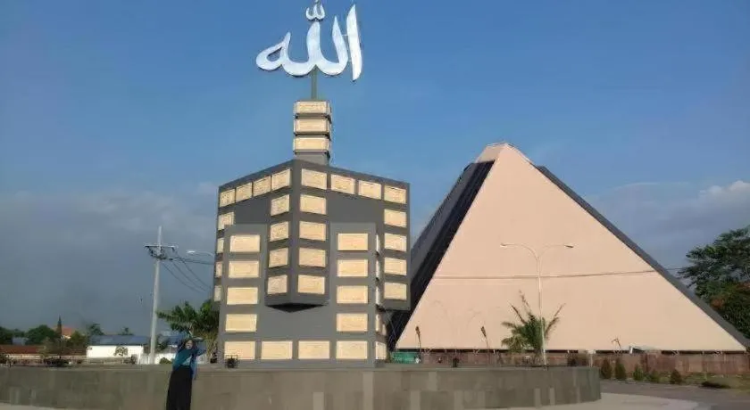 Yusro Hotel Restaurant & Convention