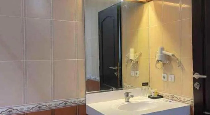 Yusro Hotel Restaurant & Convention