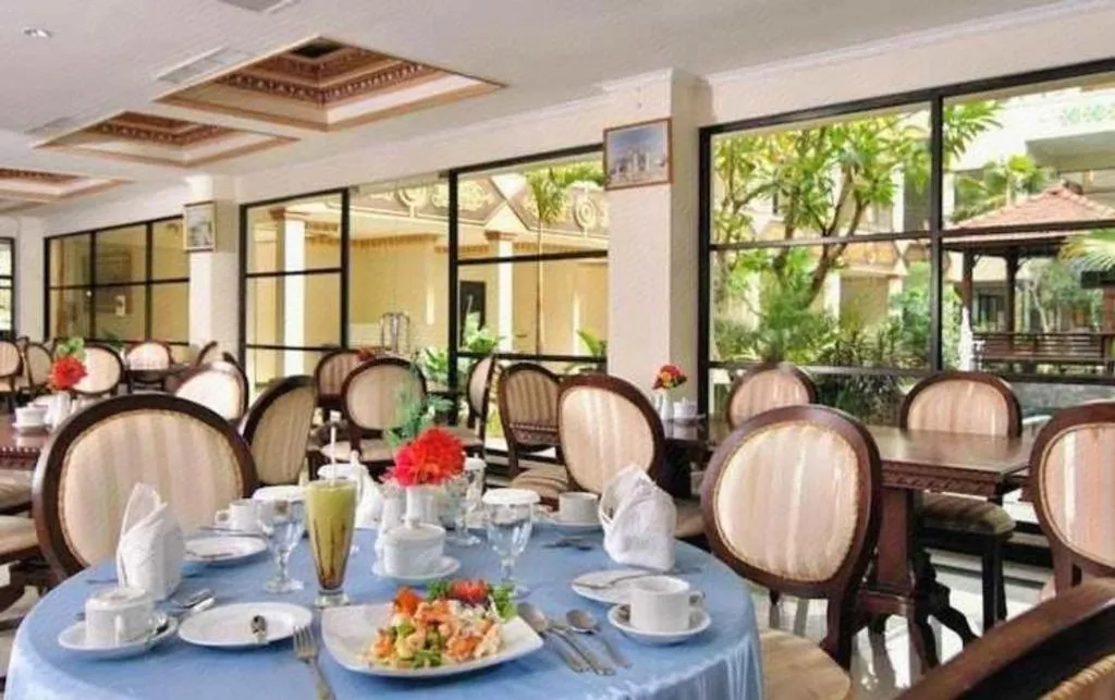 Yusro Hotel Restaurant & Convention