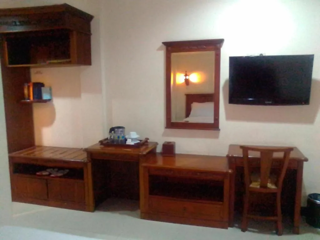 Yusro Hotel Restaurant & Convention