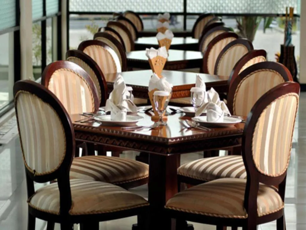 Yusro Hotel Restaurant & Convention