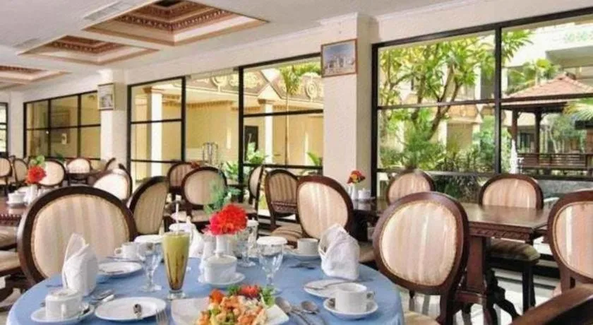 Yusro Hotel Restaurant & Convention