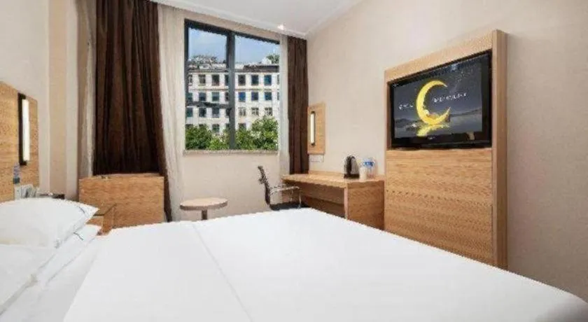 Bed in City Comfort Inn Zhuzhou Sports Center Red Star Macalline