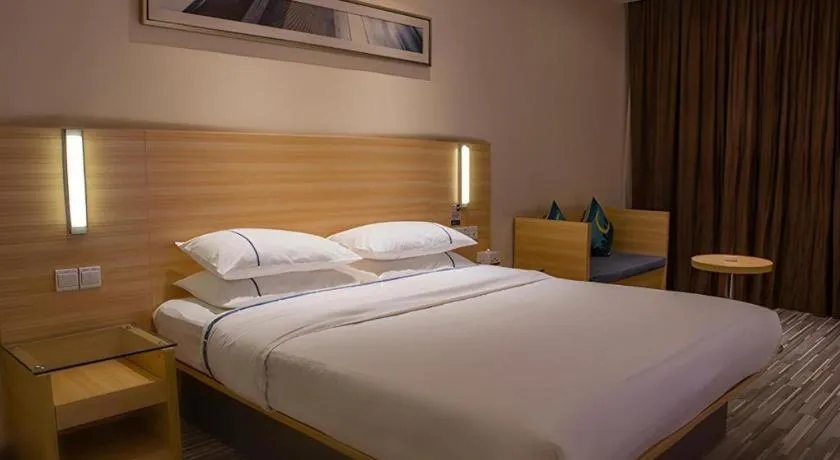 Bed in City Comfort Inn Zhuzhou Sports Center Red Star Macalline