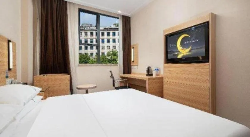 Bed in City Comfort Inn Zhuzhou Sports Center Red Star Macalline