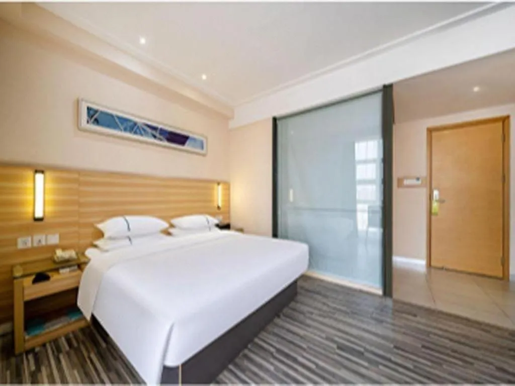 Bed in City Comfort Inn Zhuzhou Sports Center Red Star Macalline