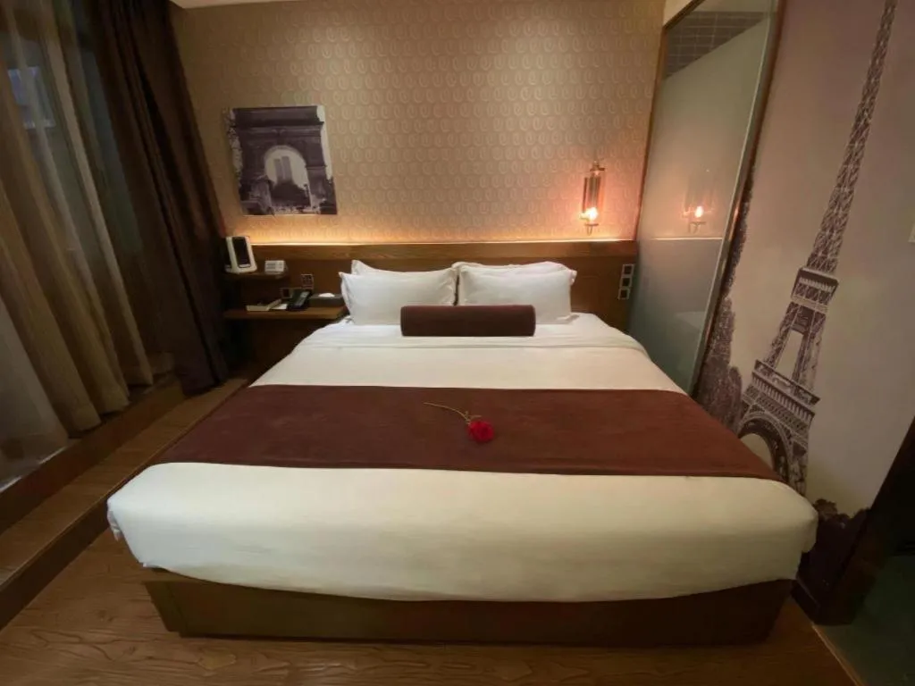 Bed in James Joyce Xi'an West Chang'an Ave University Twon