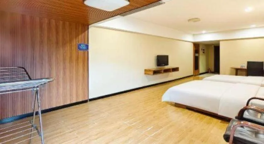 Bed in Chuanghui Business Hotel