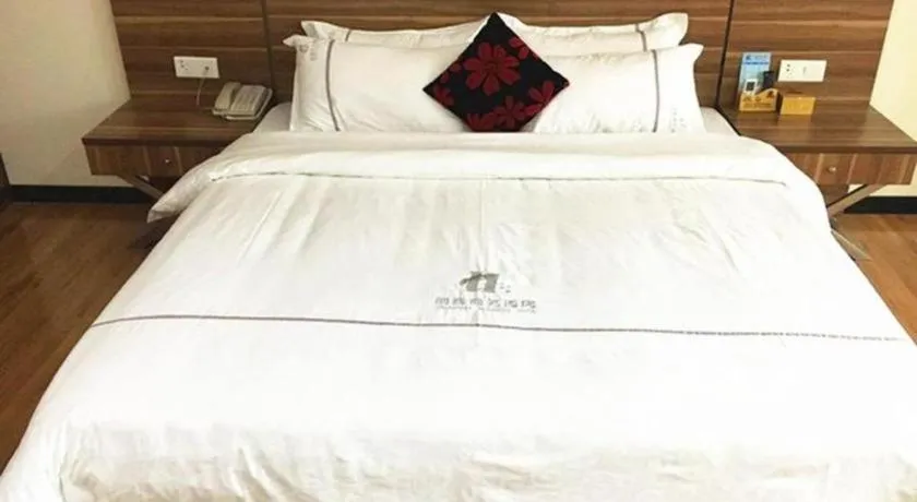 Bed in Chuanghui Business Hotel