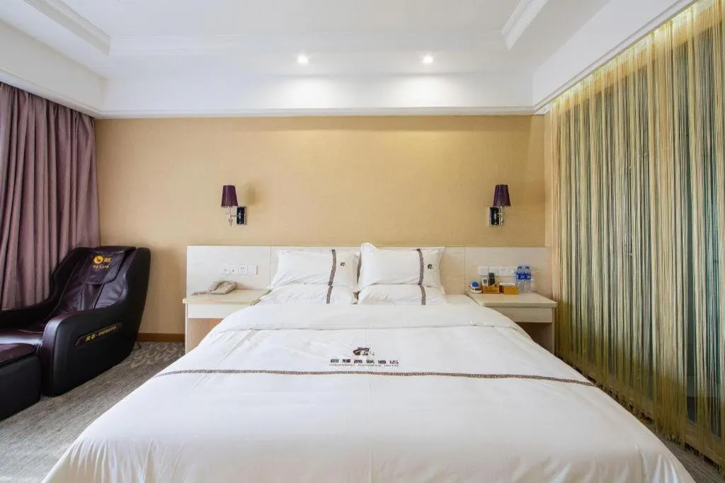 Bed in Chuanghui Business Hotel