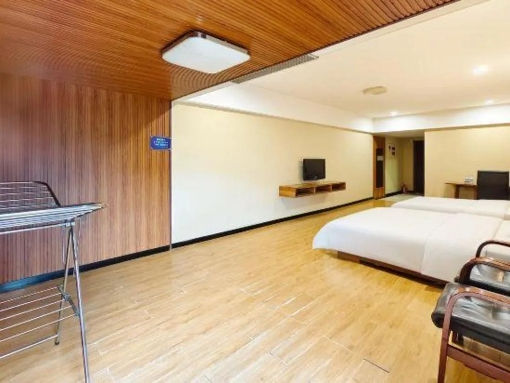 Bed in Chuanghui Business Hotel