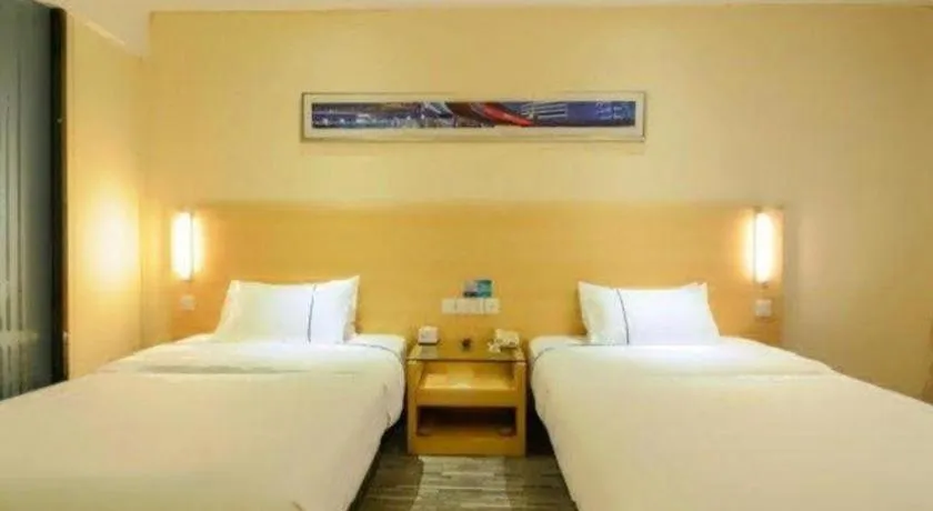 Bed in City Comfort Inn Jingzhou Ancient City Taiyue Road