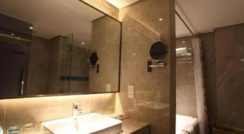 Dalian Bohai Pearl Hotel