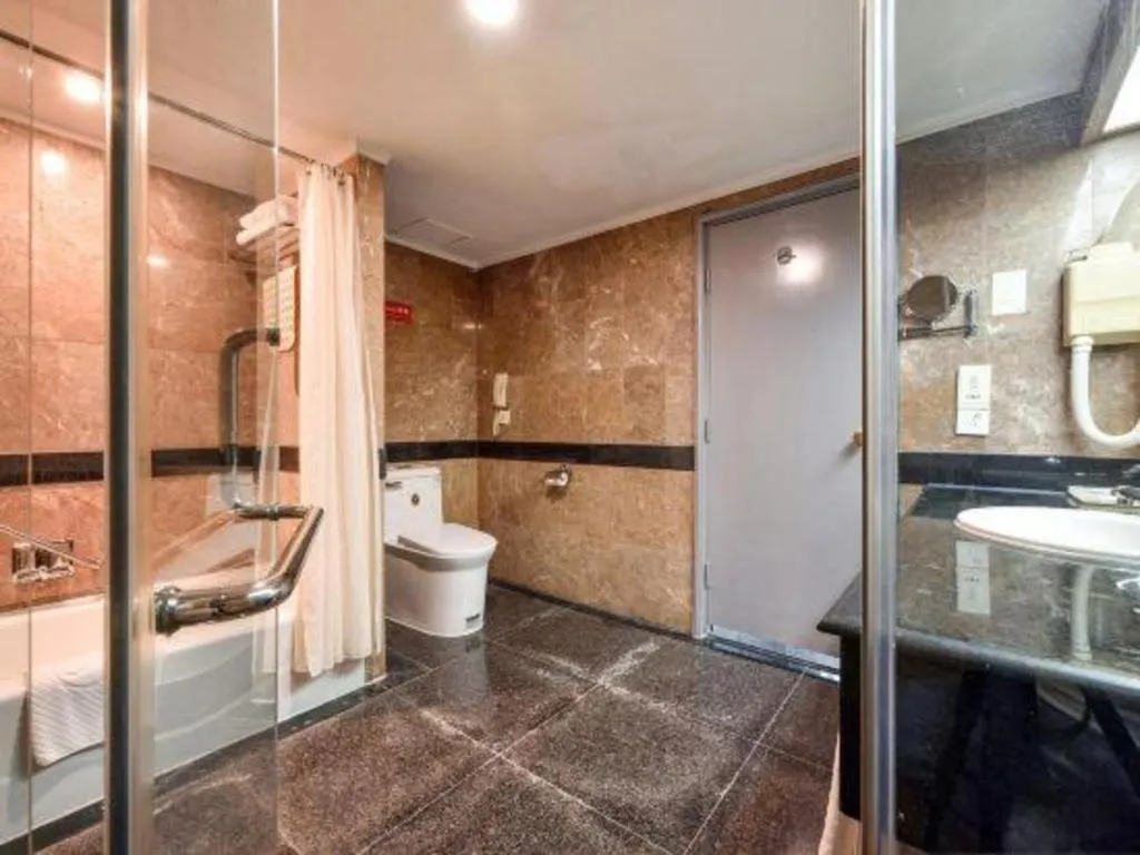 Dalian Bohai Pearl Hotel