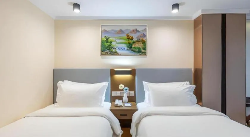 Bed in Dalian Bohai Pearl Hotel