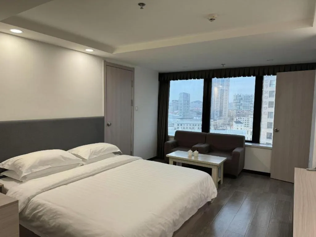 Bed in Dalian Bohai Pearl Hotel